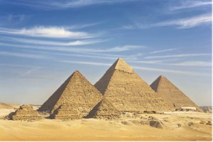 Three Giza pyramids and the queens