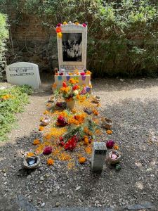 Sterling Dickinson's grave