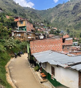 El barrio in Comuna 3, Manrique, Medellín Colombia